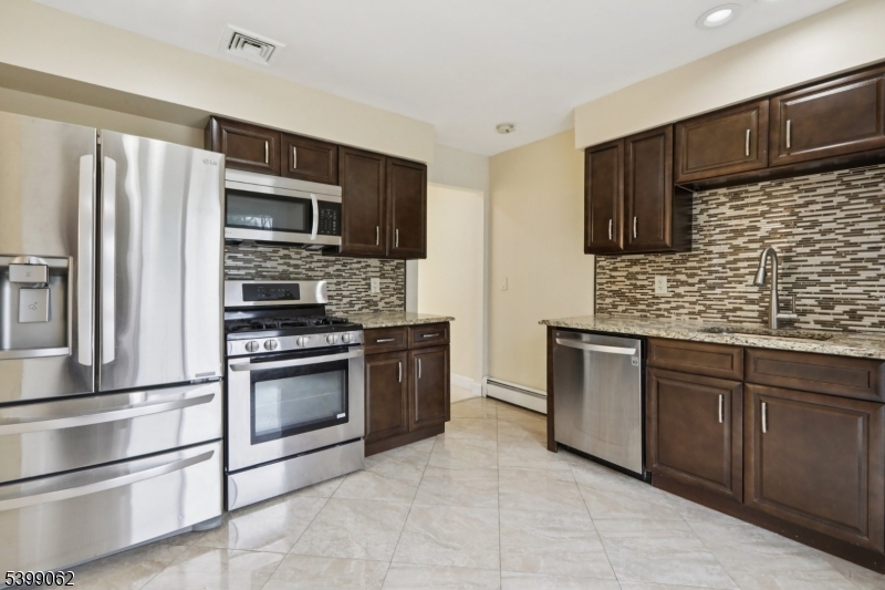 822 Pompton Avenue Cedar Grove, NJ 07009 - Photo 31 of 50