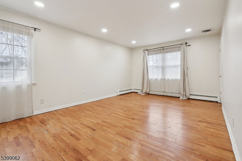 822 Pompton Avenue Cedar Grove, NJ 07009 - Photo 35 of 50