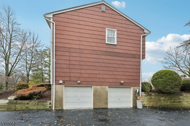 822 Pompton Avenue Cedar Grove, NJ 07009 - Photo 4 of 50