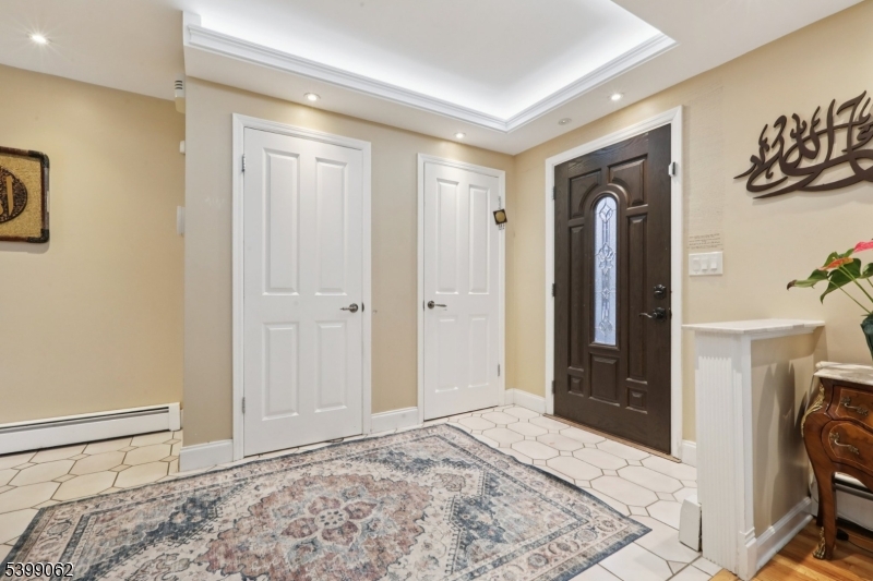 822 Pompton Avenue Cedar Grove, NJ 07009 - Photo 6 of 50