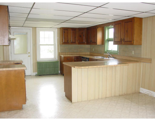 100 Worcester Road Charlton, MA 01507 - Photo 3 of 11