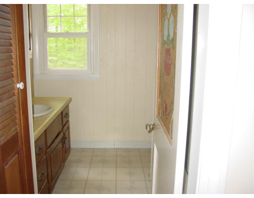 100 Worcester Road Charlton, MA 01507 - Photo 6 of 11