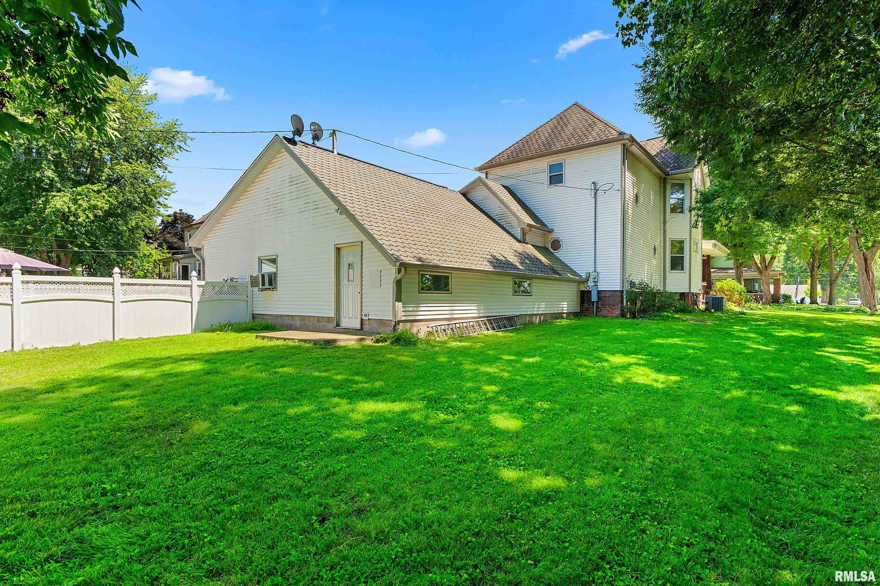 211 West 3rd Street Delavan, IL 61734 - Photo 9 of 61