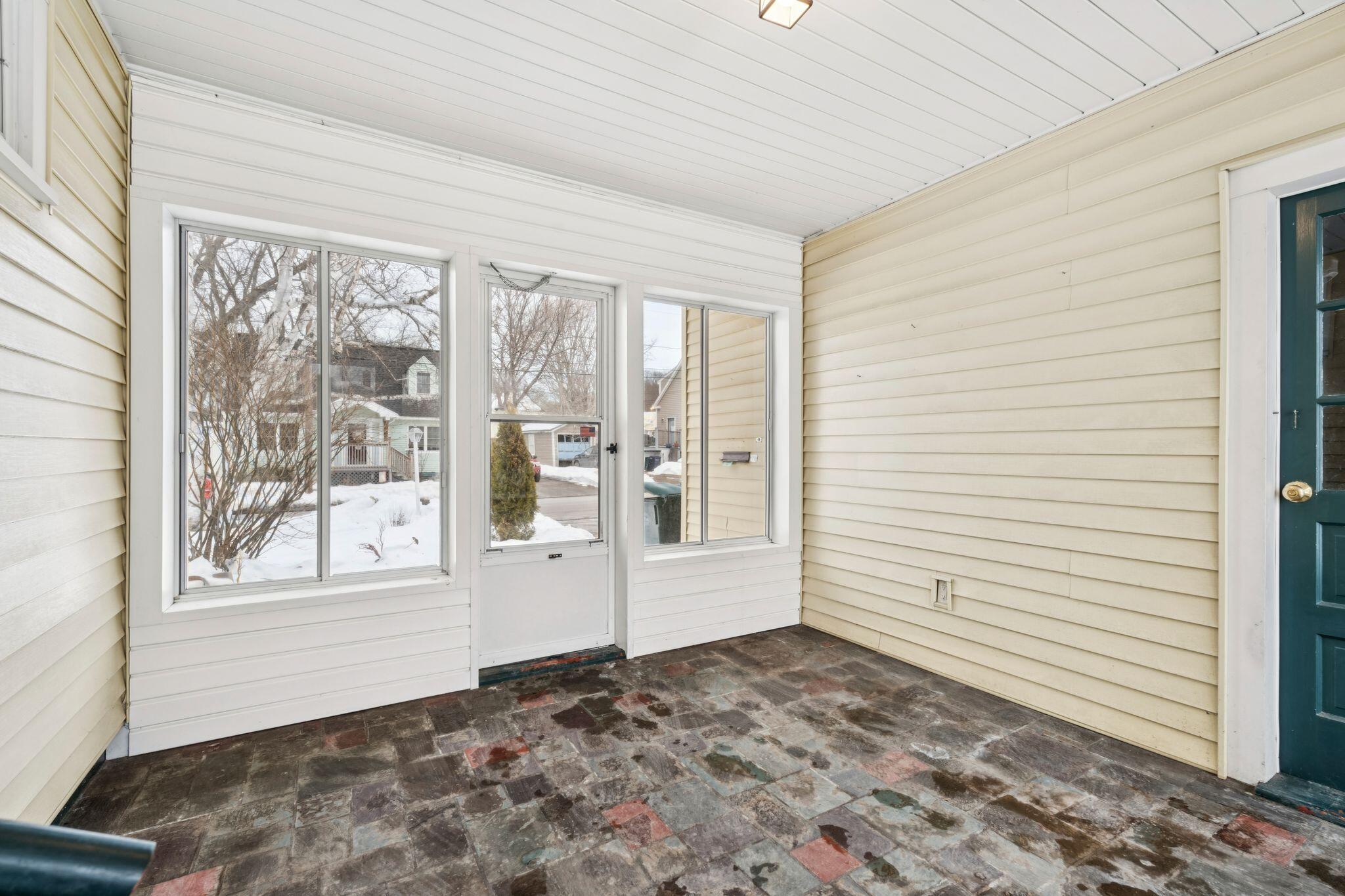 12 Sheltra Avenue Biddeford, ME 04005 - Photo 4 of 37 12 Sheltra Ave Breezeway