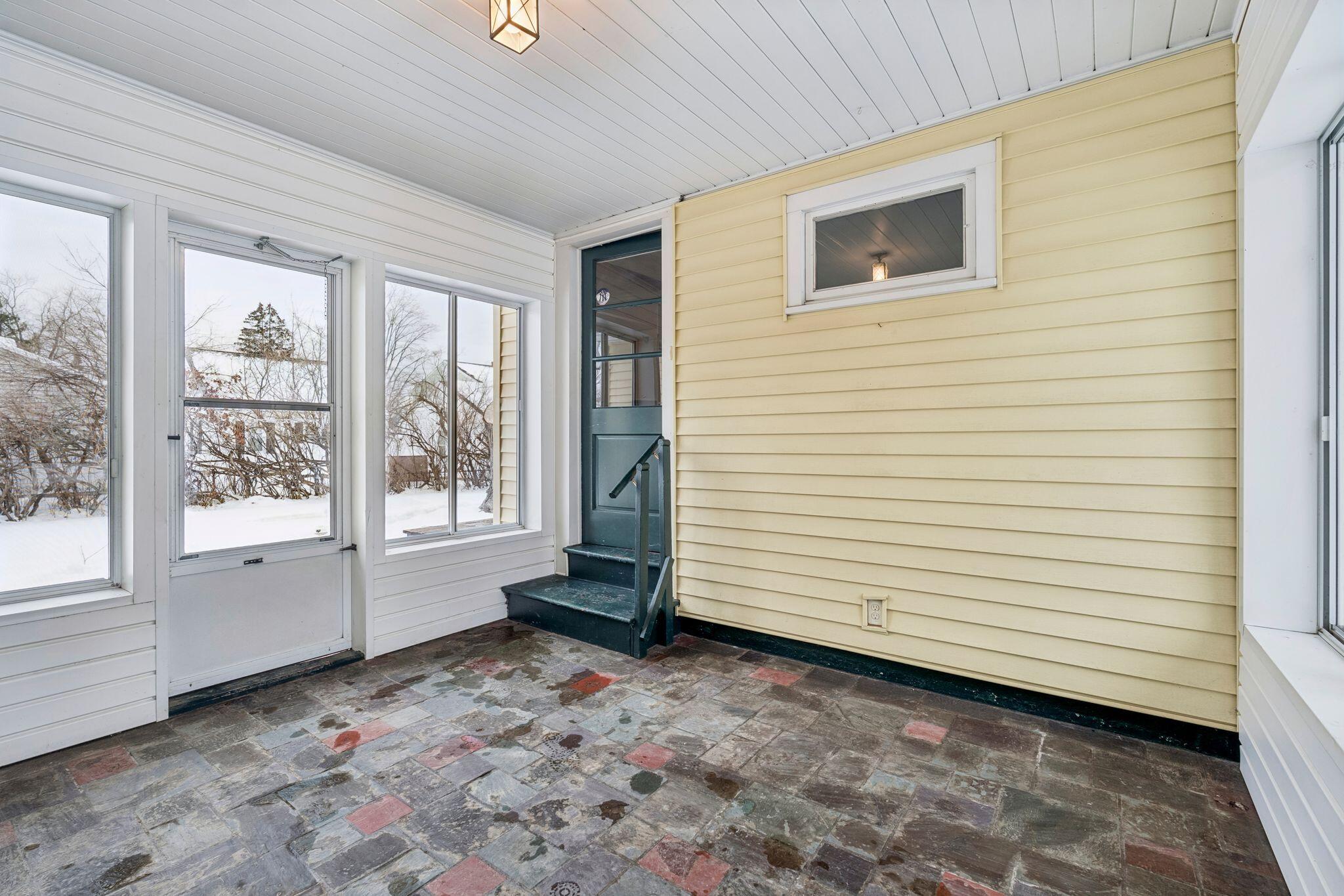 12 Sheltra Avenue Biddeford, ME 04005 - Photo 5 of 37 12 Sheltra Ave Breezeway