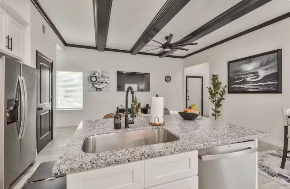 3407 Sakowitz Street, Unit B Houston, TX 77026 - Photo 8 of 23