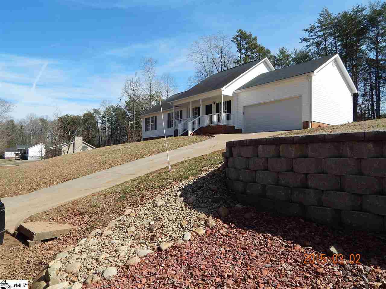 364 Springdale Avenue Liberty, SC 29657 - Photo 2 of 34 Gallery Image 2