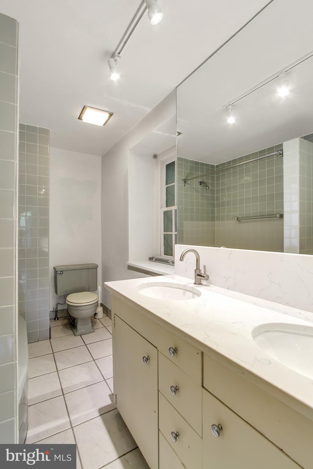 5840 Pheasant Run Road Hellam, PA 17406 - Photo 30 of 80 Center bedroom en suite bathroom