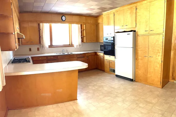 $240,000 | 106 North Erie Street, Three Rivers, MI 49093