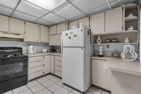 $290,000 | 8186 Northwest 98th Terrace, Unit 132, Hialeah Gardens, FL 33016