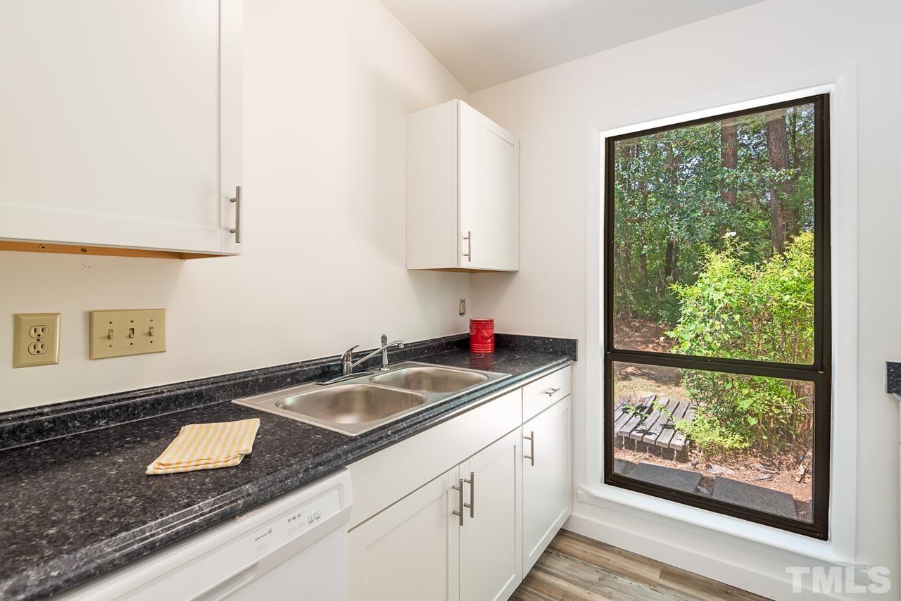 2012 Talloway Drive Cary, NC 27511 - Photo 8 of 27