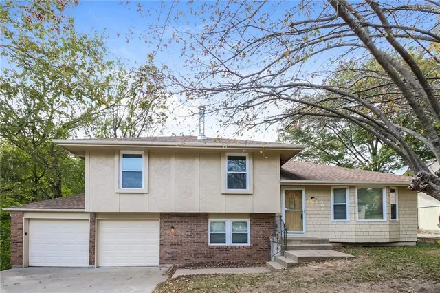 $1,735 | 306 Speck Avenue, Independence, MO 64056