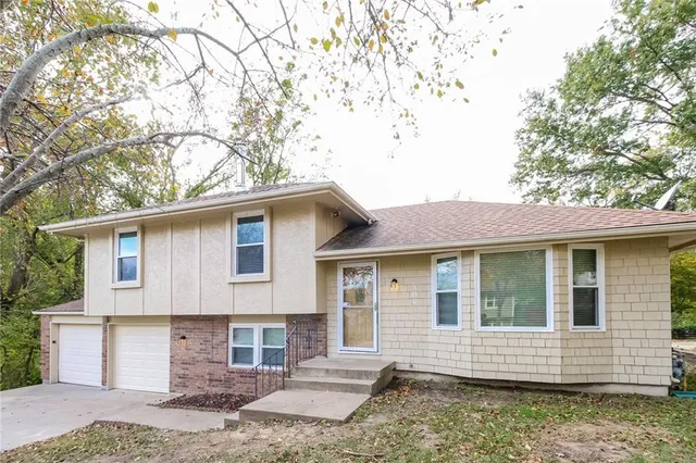 $1,735 | 306 Speck Avenue, Independence, MO 64056