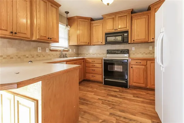 $1,735 | 306 Speck Avenue, Independence, MO 64056