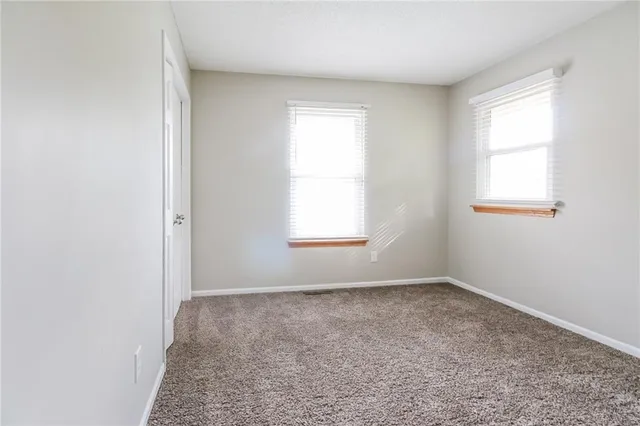 $1,735 | 306 Speck Avenue, Independence, MO 64056