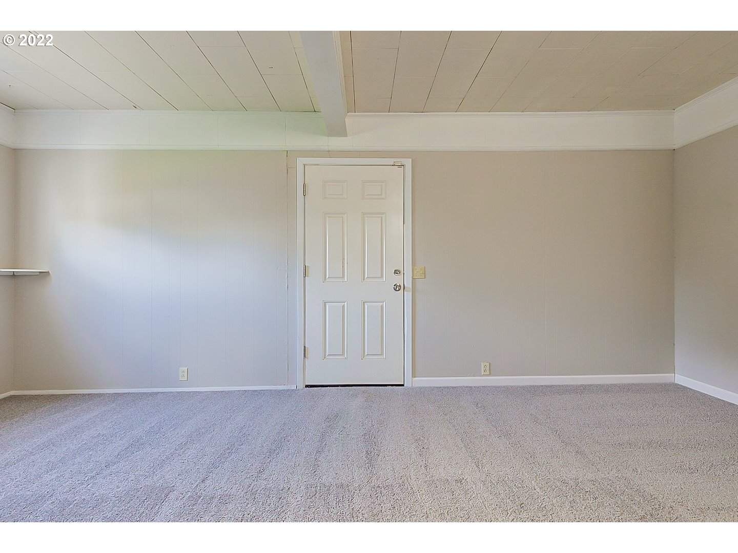 6930 Northeast Roselawn Street Portland, OR 97218 - Photo 14 of 31 a view of an empty room