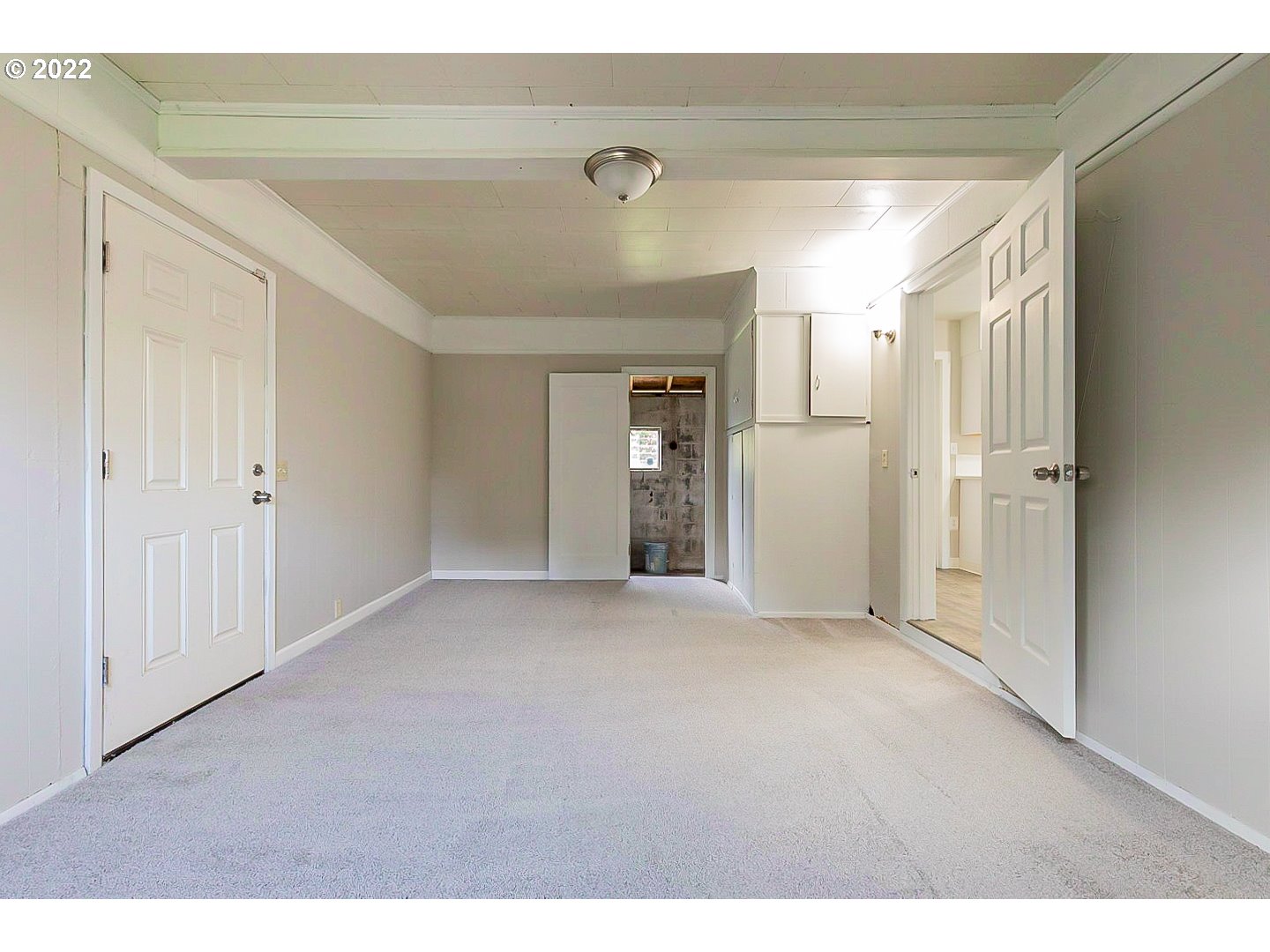 6930 Northeast Roselawn Street Portland, OR 97218 - Photo 17 of 31 a view of an empty room