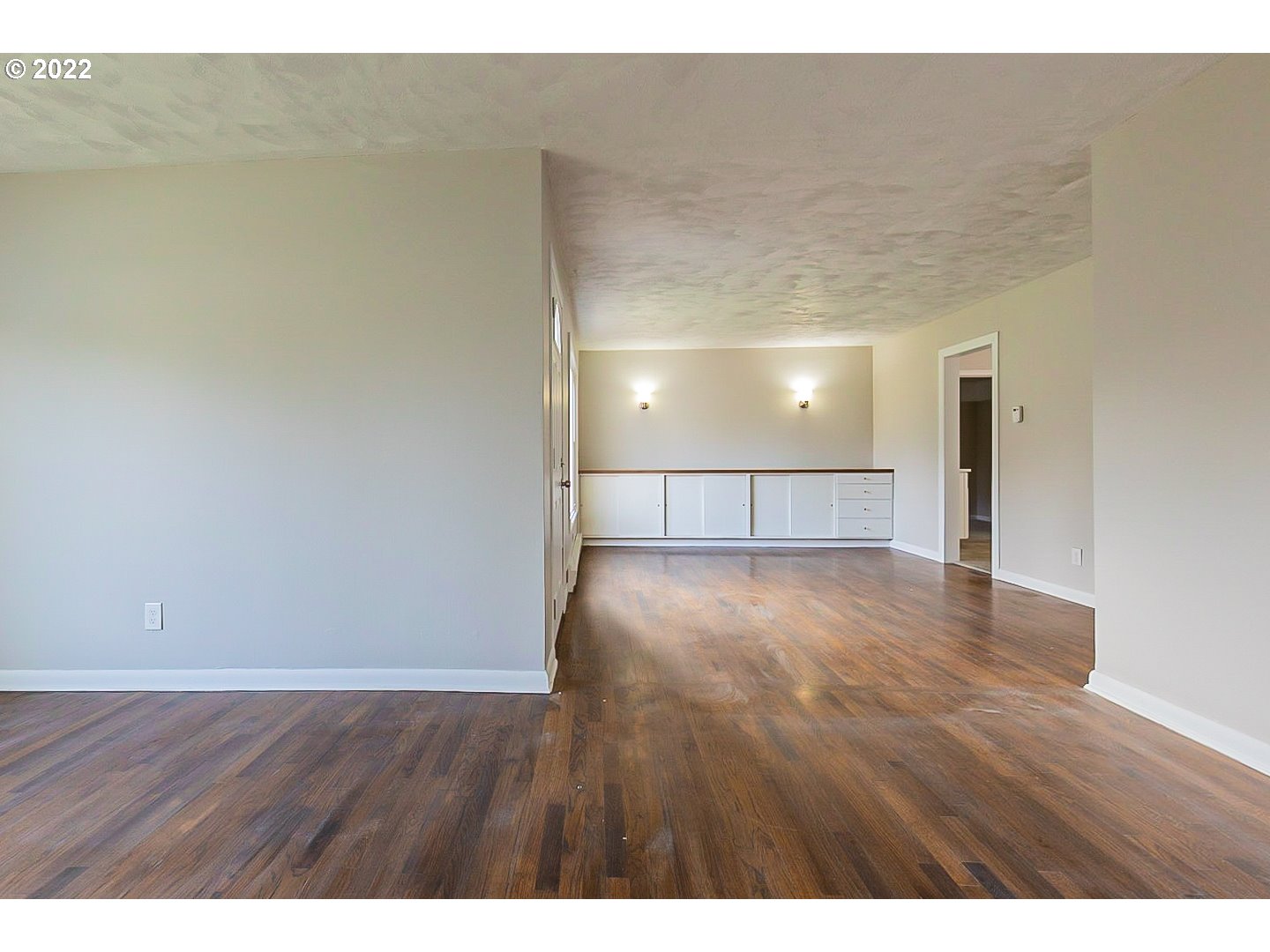 6930 Northeast Roselawn Street Portland, OR 97218 - Photo 7 of 31 a view of an empty room