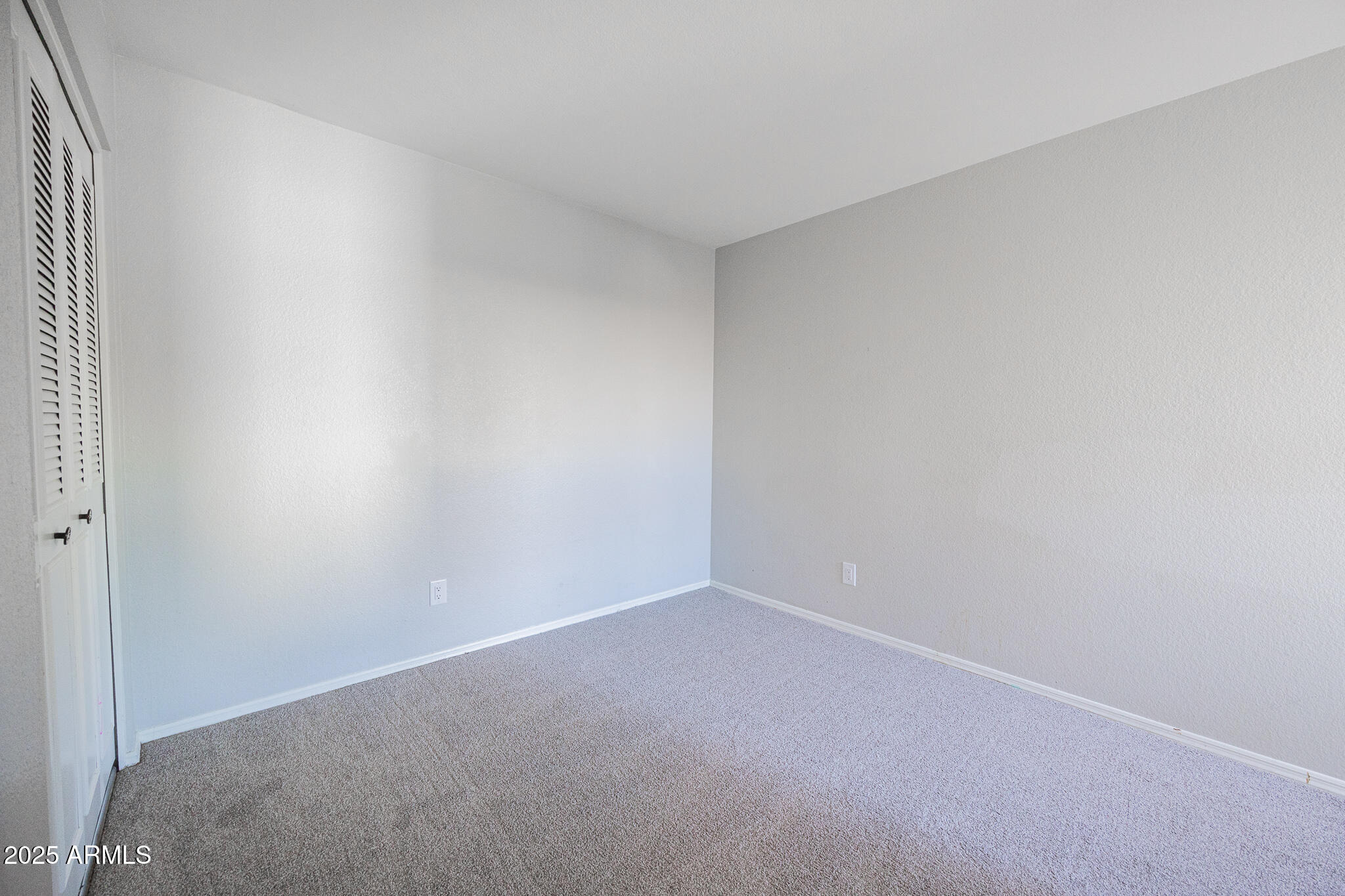 2135 South Dorsey Lane Tempe, AZ 85282 - Photo 17 of 24 a view of an empty room