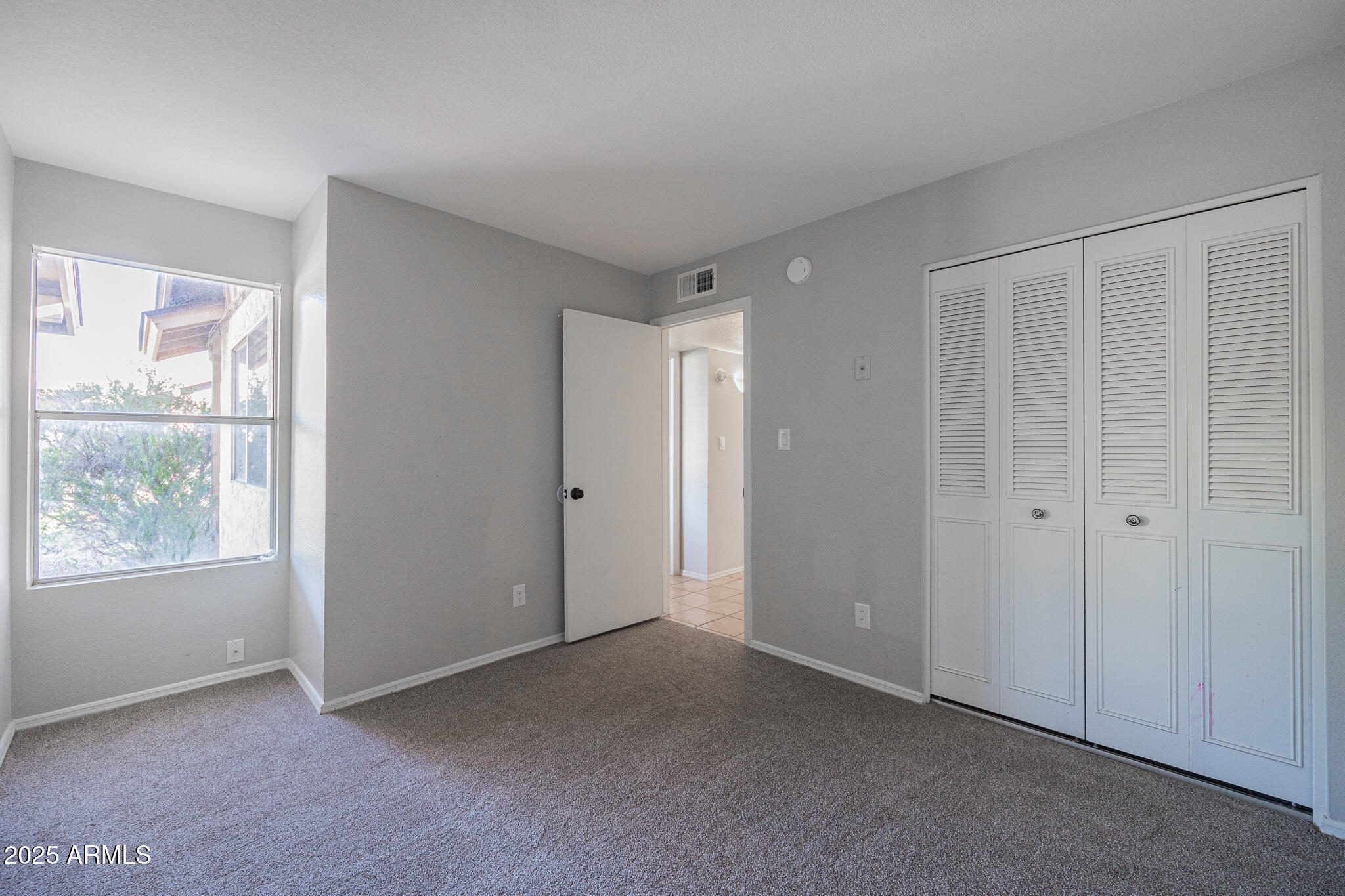 2135 South Dorsey Lane Tempe, AZ 85282 - Photo 18 of 24 a view of an empty room with a window