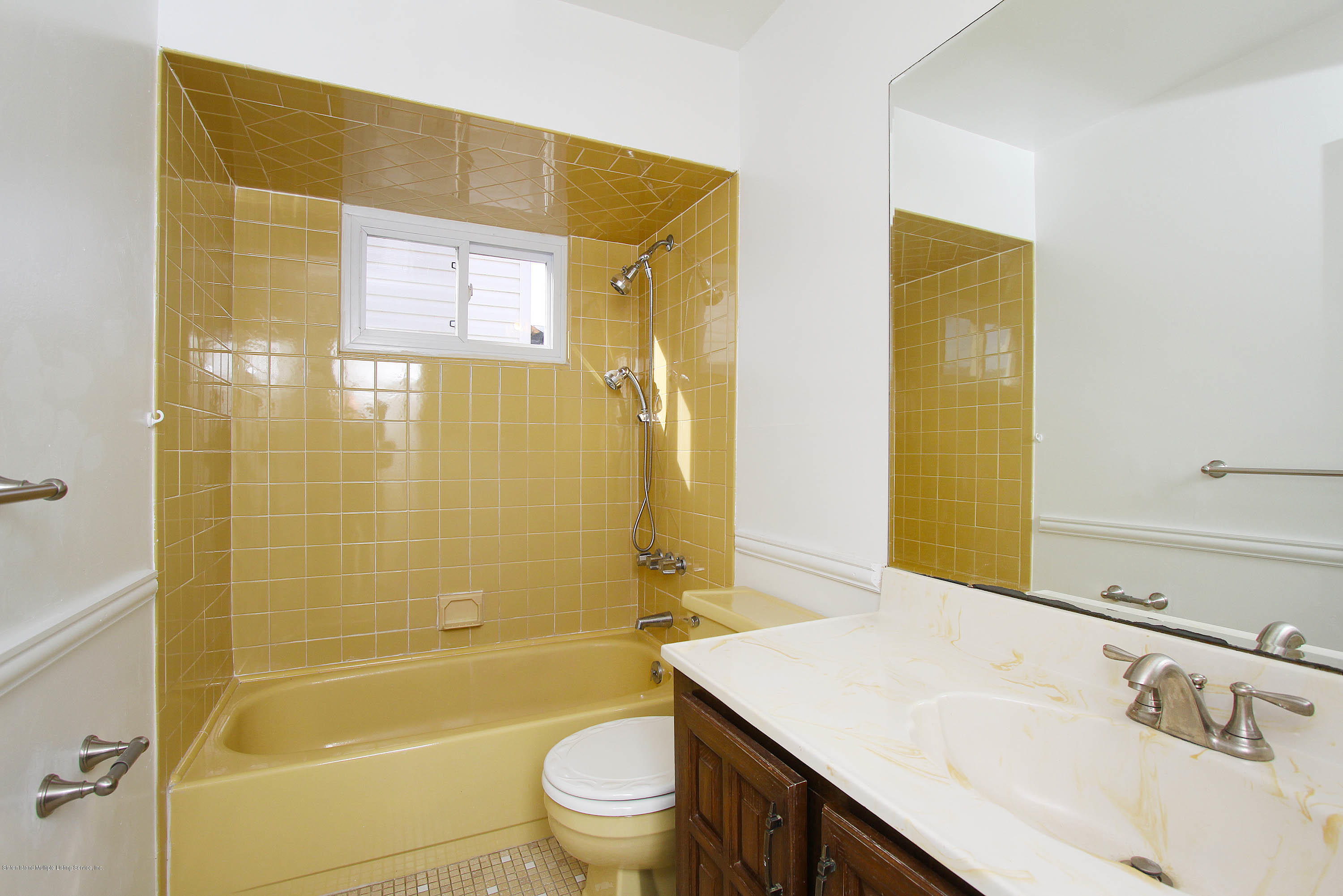 376 Green Valley Road Staten Island, NY 10312 - Photo 15 of 21 015_2nd Level Full Bathroom