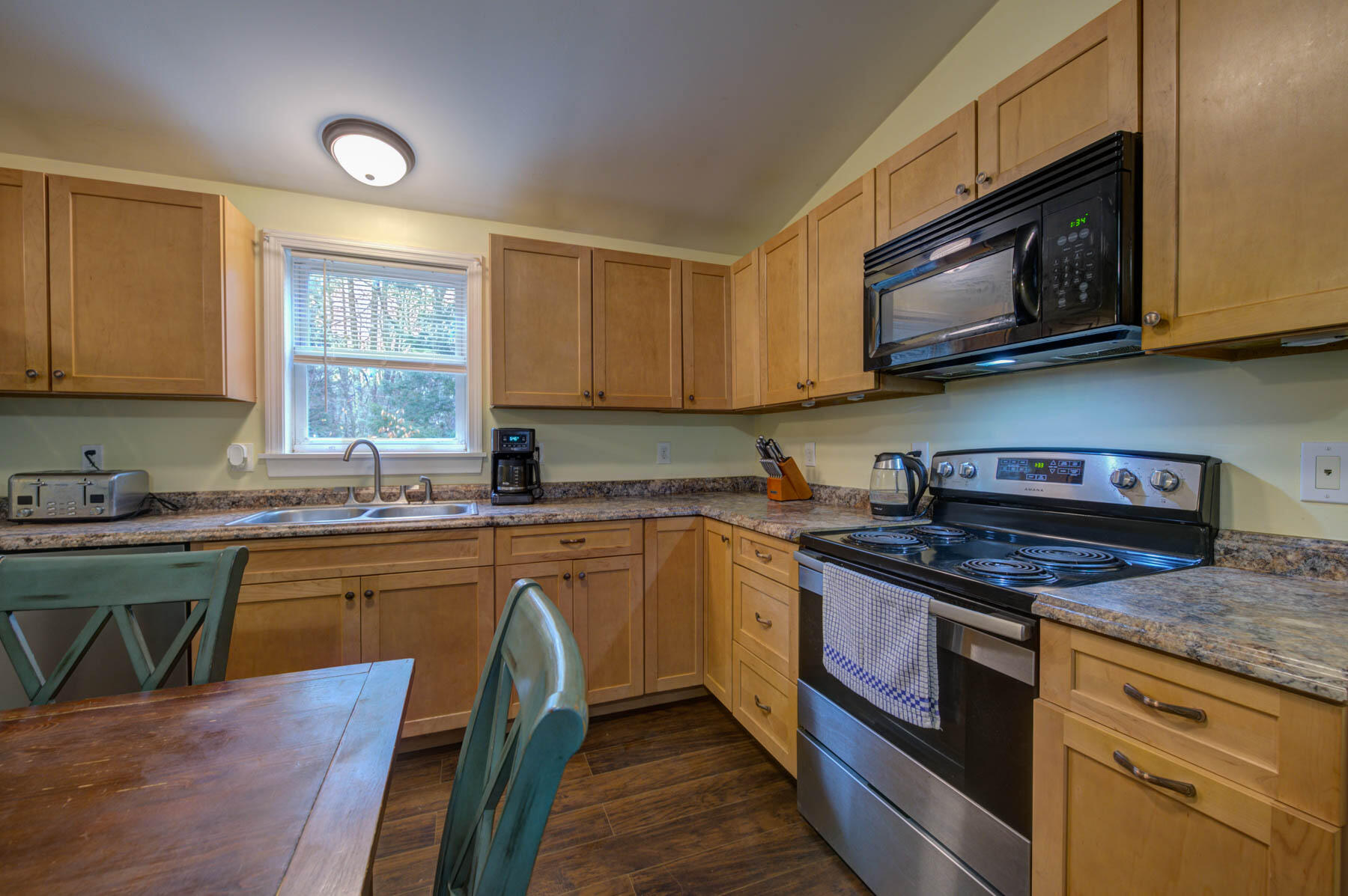 93 Railroad Avenue Springvale, ME 04083 - Photo 7 of 14 pic-8