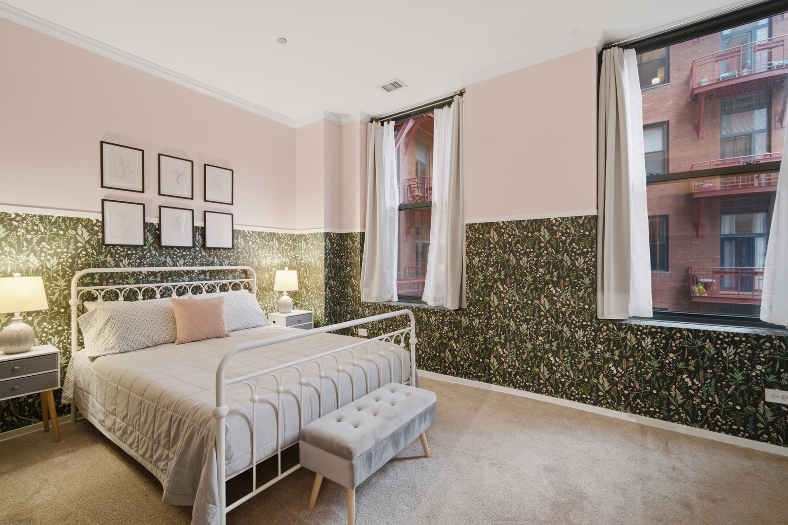 208 West Washington Street, Unit 910 Chicago, IL 60606 - Photo 12 of 18 a bedroom with a large bed and a window