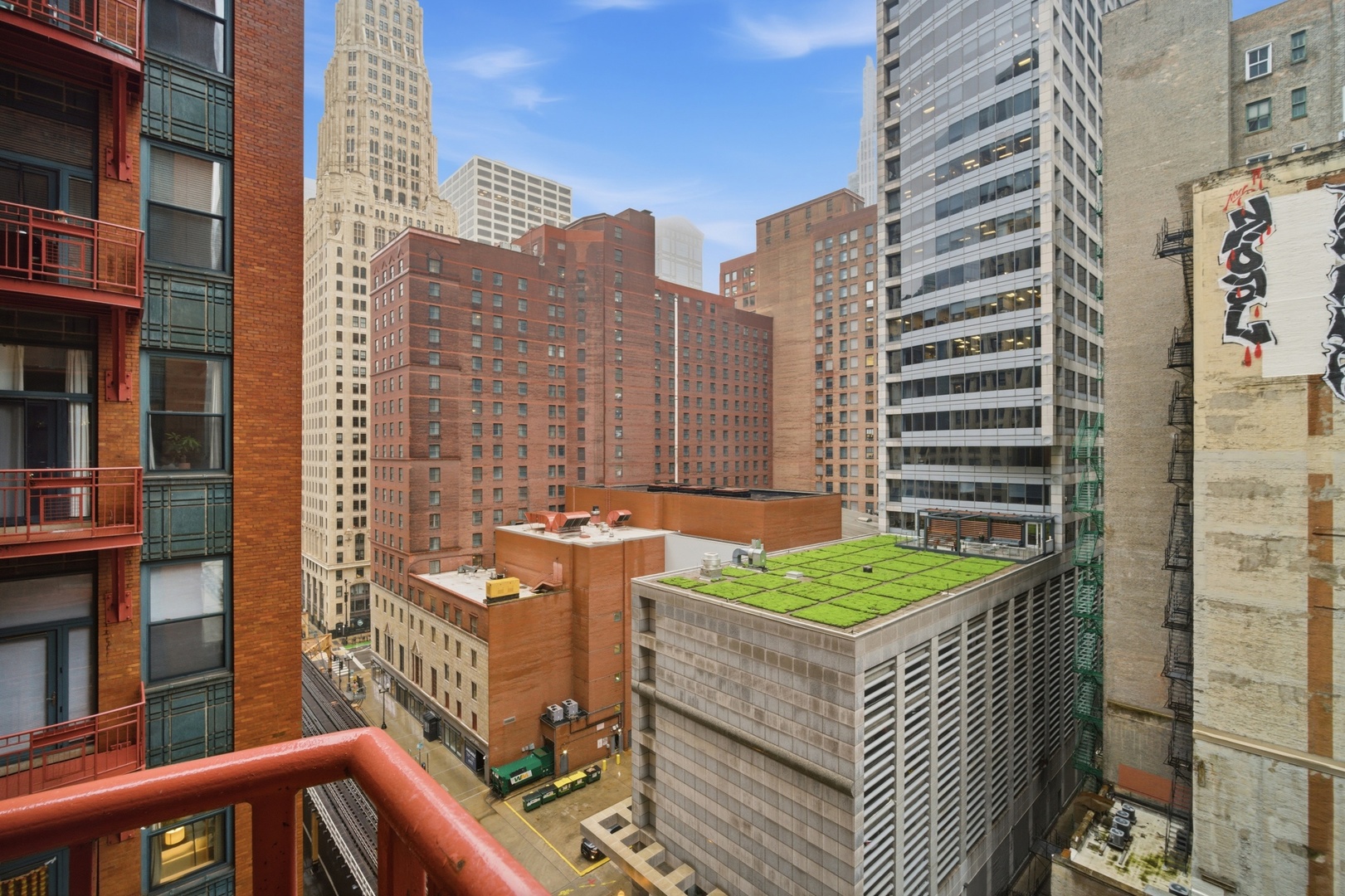 208 West Washington Street, Unit 910 Chicago, IL 60606 - Photo 17 of 18 a view of a building from the balcony