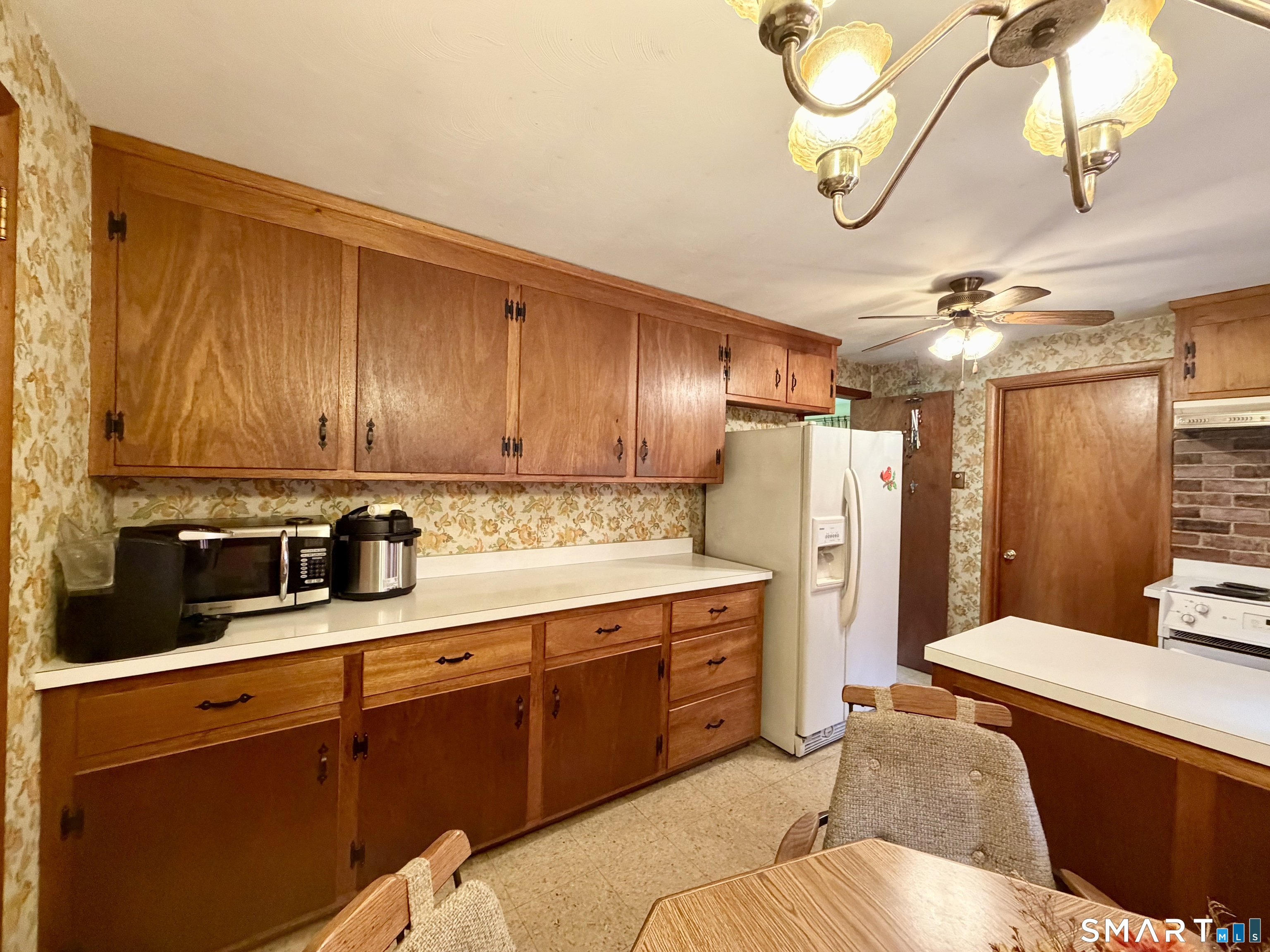401 Round Hill Road Salem, CT 06420 - Photo 14 of 32