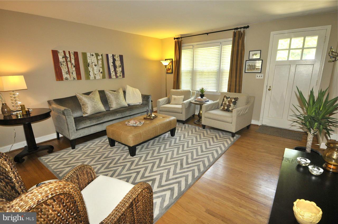 7206 Lanark Road Baltimore, MD 21212 - Photo 2 of 15 Living Room