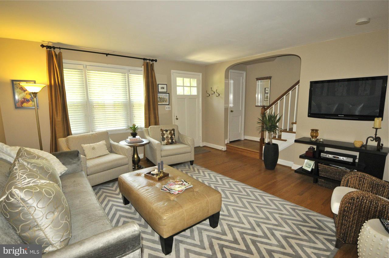 7206 Lanark Road Baltimore, MD 21212 - Photo 3 of 15 Living Room