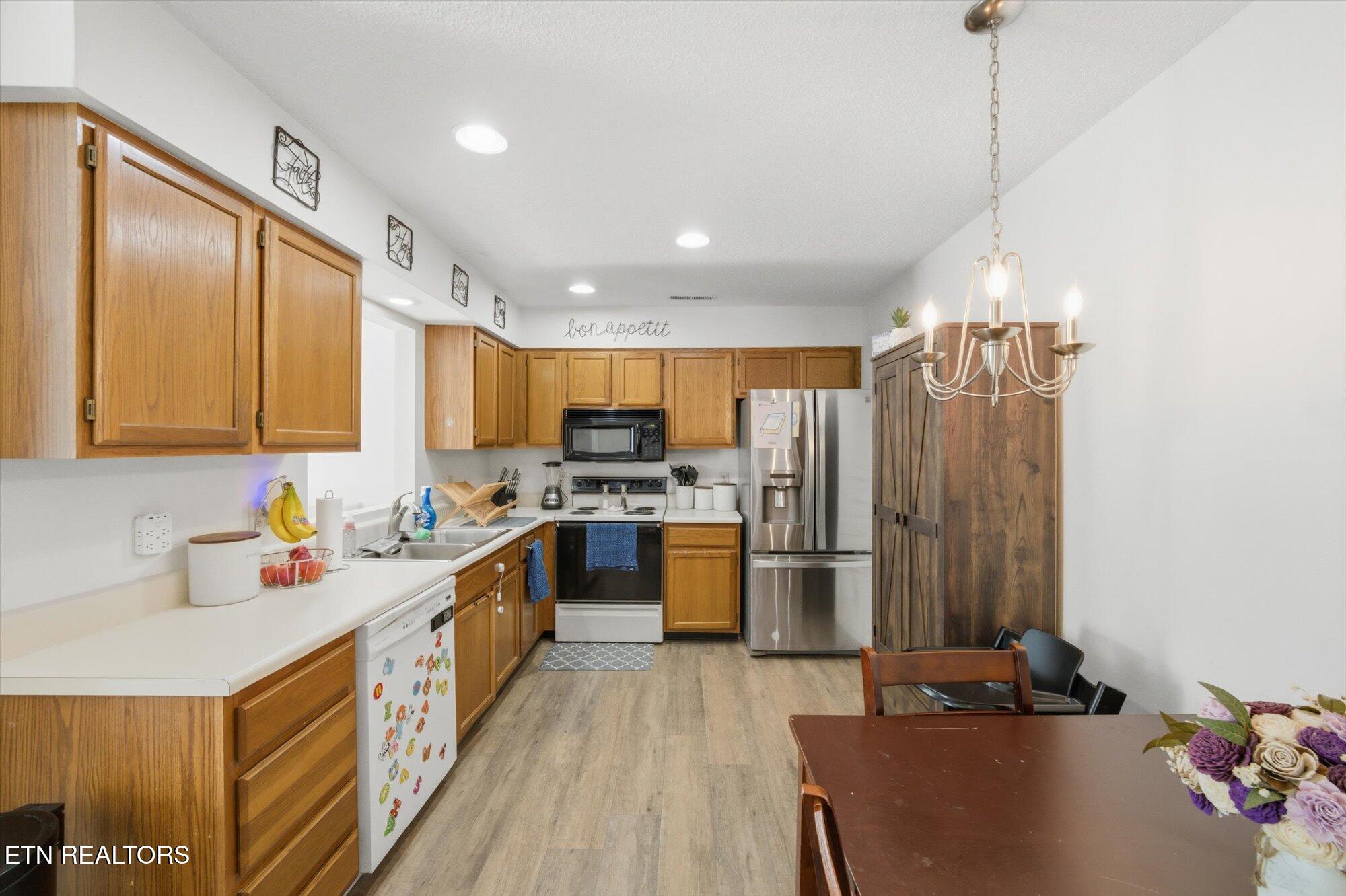 8005 Atmore Way Powell, TN 37849 - Photo 6 of 20 06-8005-Atmore-Way-Powell-TN-6