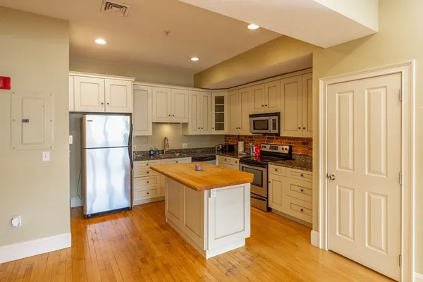$450,000 | 310 Court Street, Unit 2, Plymouth, MA 02360