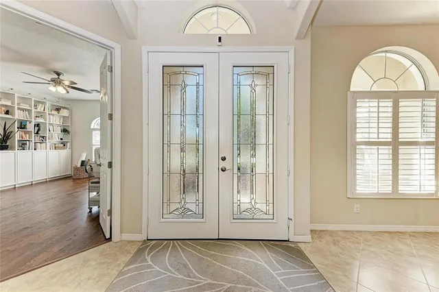 a view of livingroom with furniture