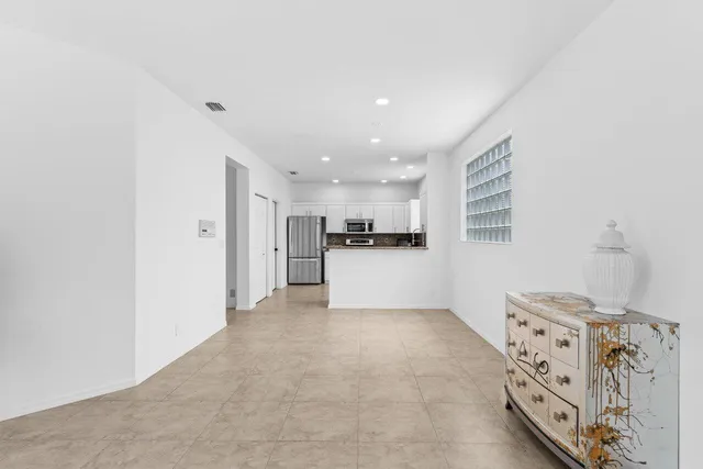 a view of livingroom with furniture and entryway