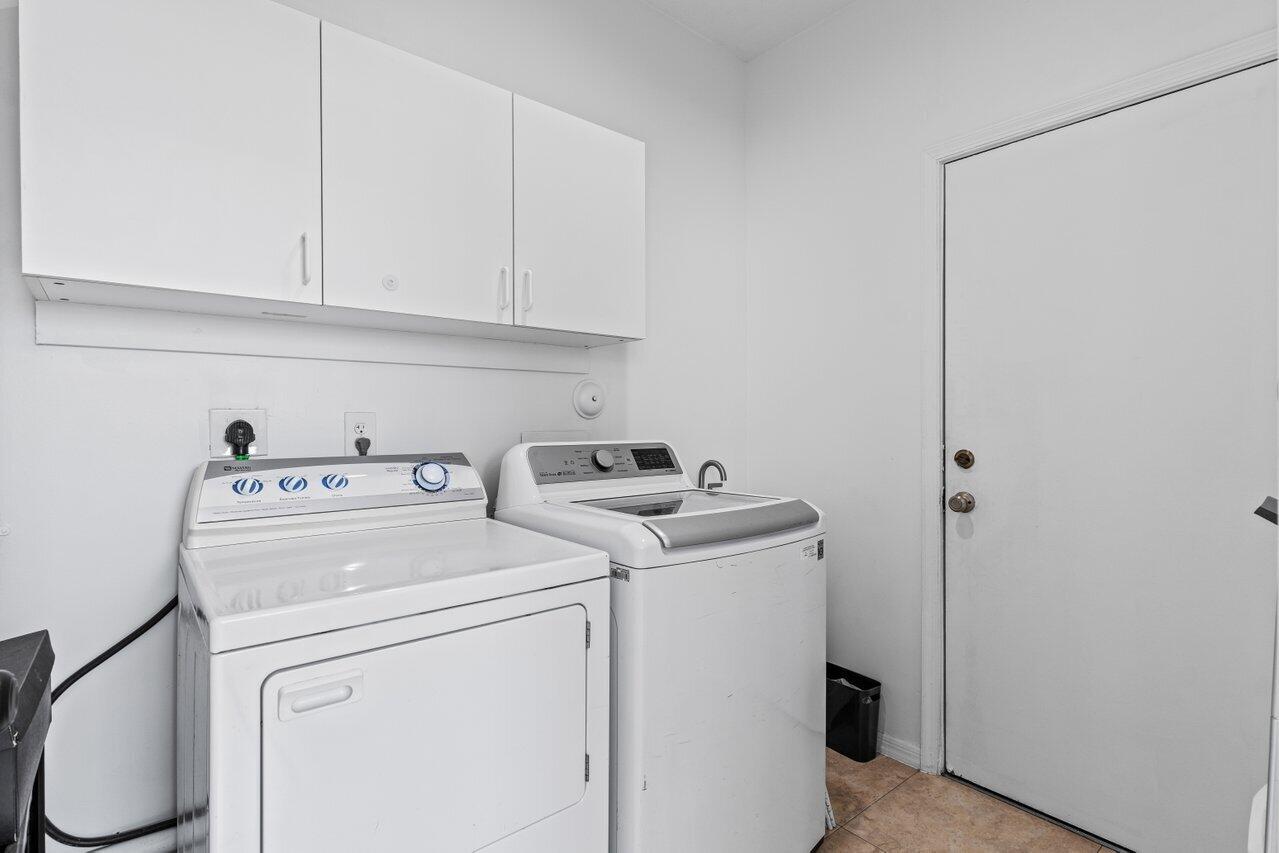 11157 Harbour Springs Circle Boca Raton, FL 33428 - Photo 30 of 68 a utility room with dryer and washer