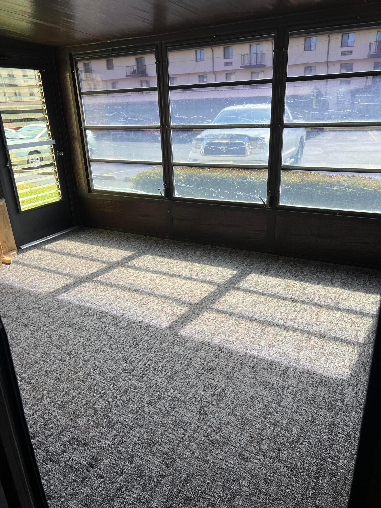 3967 Karl Road, Unit 119 Columbus, OH 43224 - Photo 13 of 17 sun room 1