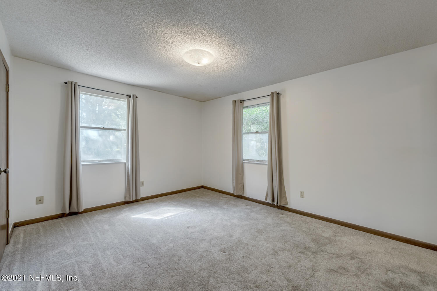 540259 Lem Turner Road Callahan, FL 32011 - Photo 14 of 40 an empty room with windows and closet