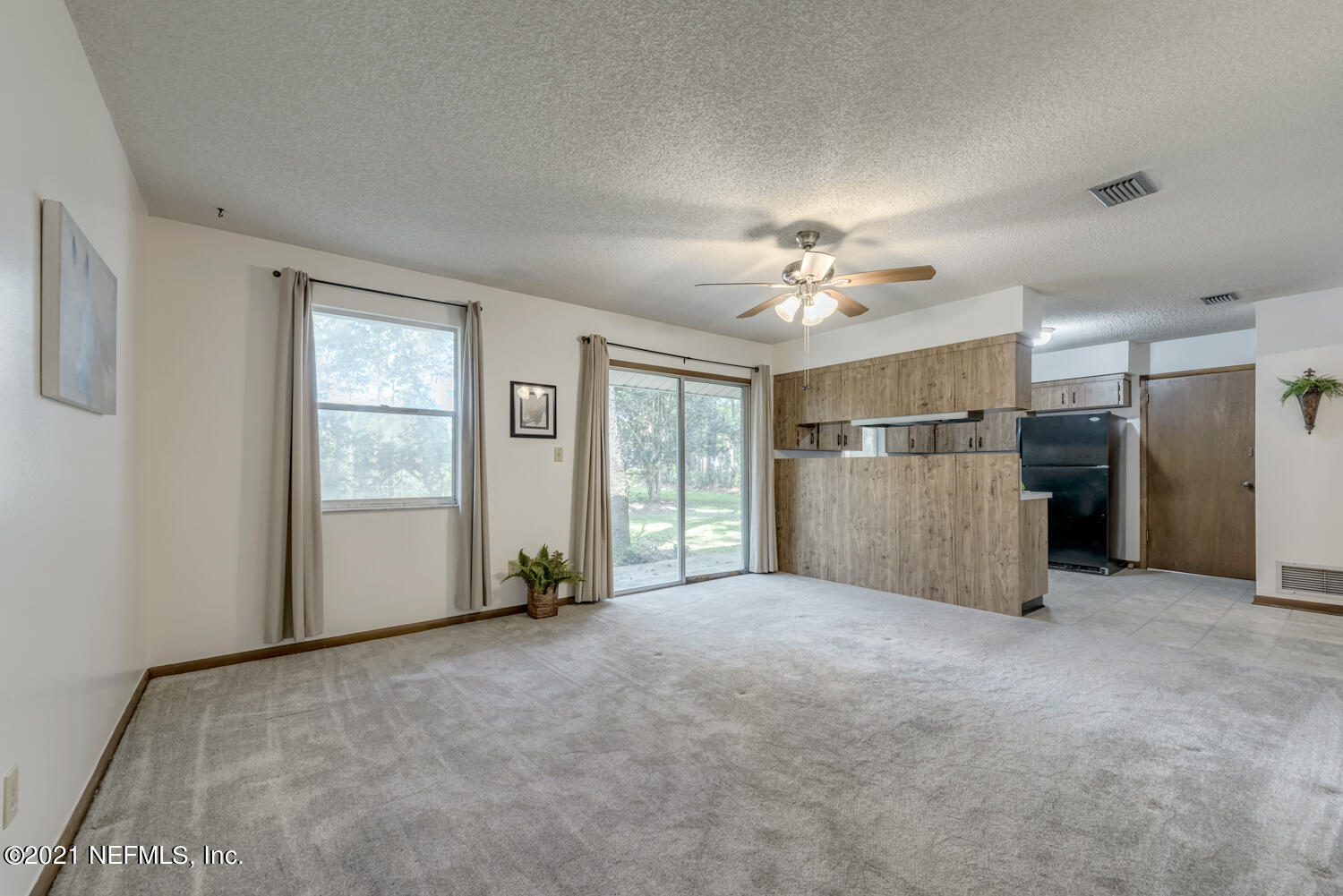 540259 Lem Turner Road Callahan, FL 32011 - Photo 10 of 40 a view of a livingroom with furniture and a ceiling fan