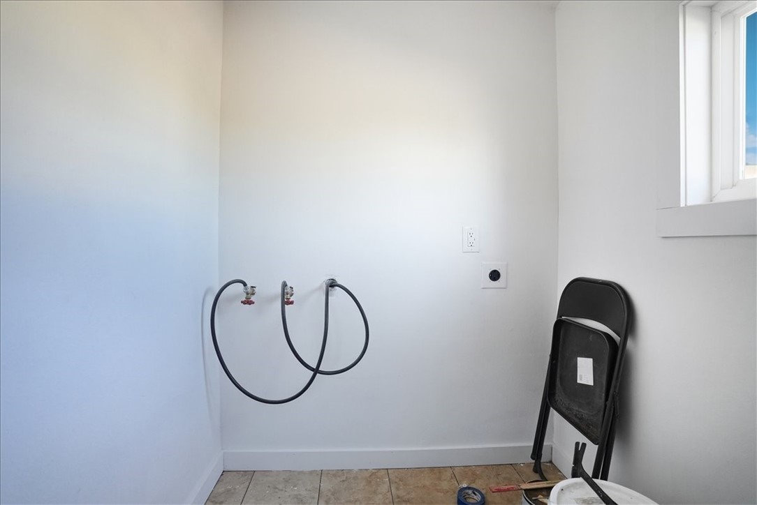 300 Nayer Street Alice, TX 78332 - Photo 19 of 22 a picture of a wall with a window