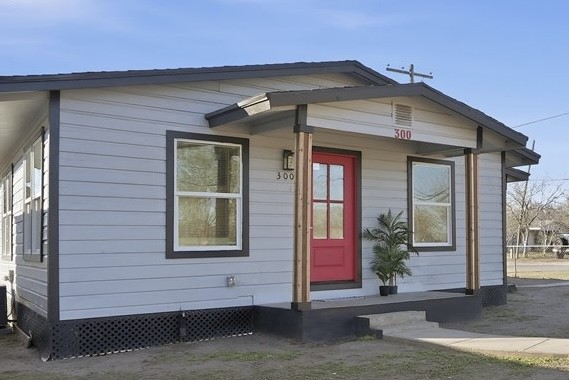 300 Nayer Street Alice, TX 78332 - Photo 2 of 22 a front view of a house with a yard