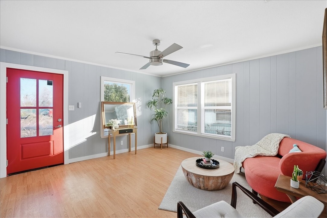 300 Nayer Street Alice, TX 78332 - Photo 4 of 22 a living room with furniture and a window