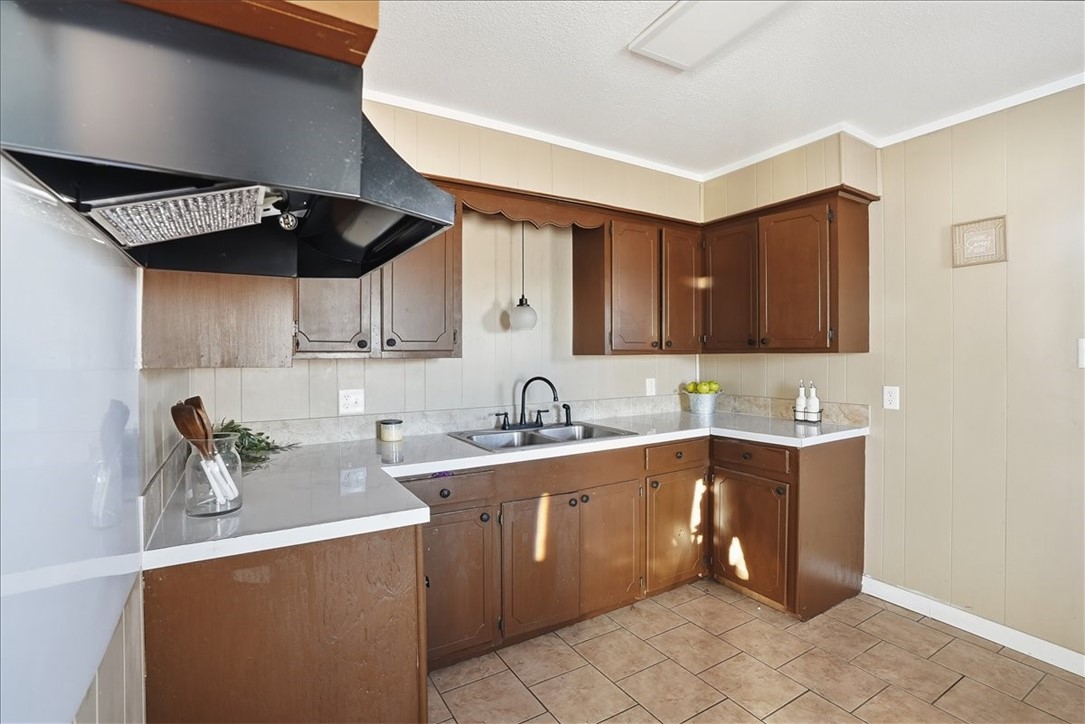 300 Nayer Street Alice, TX 78332 - Photo 8 of 22 a kitchen with stainless steel appliances a sink a stove and cabinets