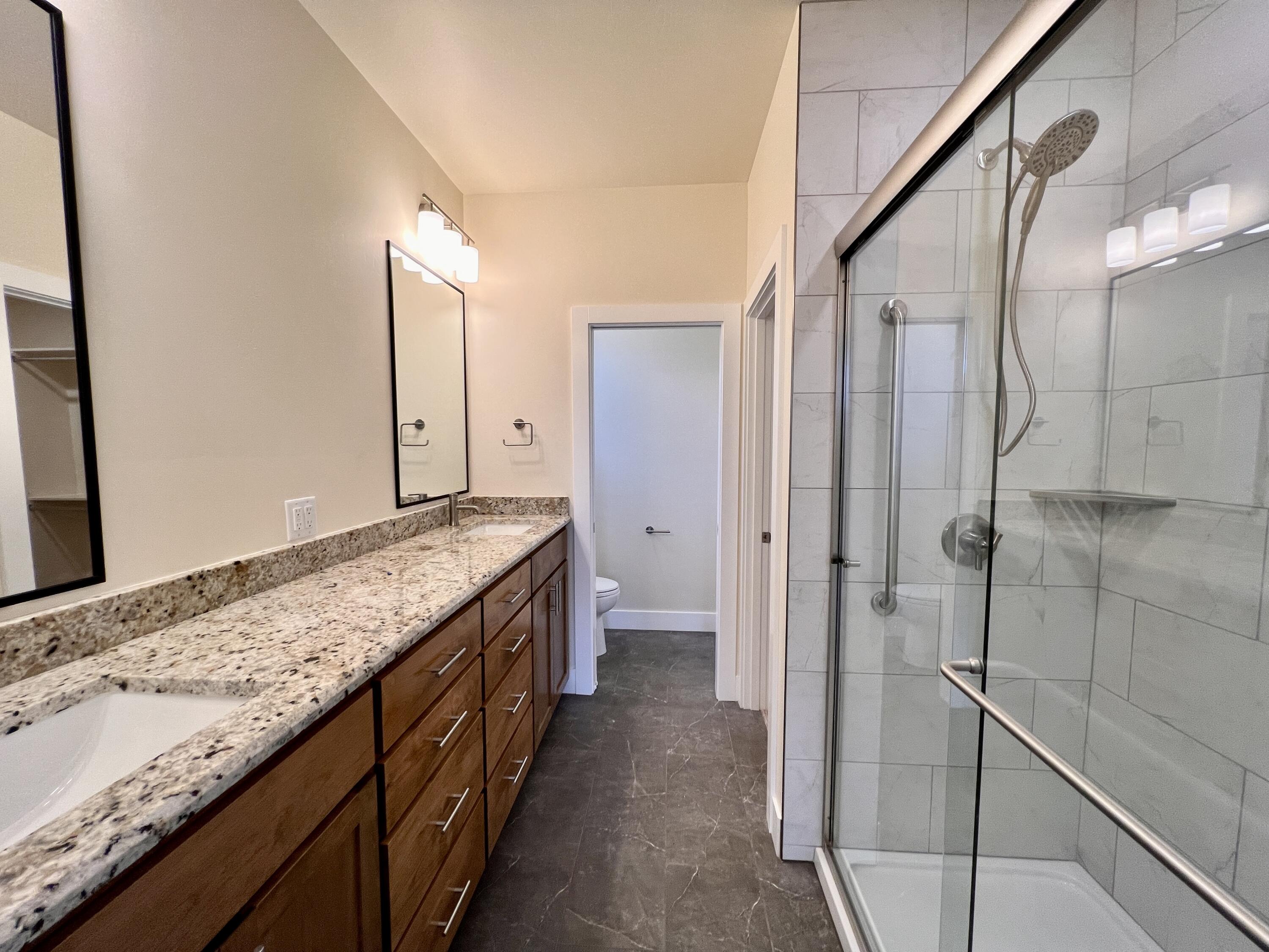363 Randy Street Ashland, OR 97520 - Photo 13 of 28 Primary Bathroom