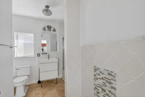 $425,000 | 1011 West Lakewood Road, West Palm Beach, FL 33405