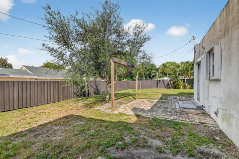 $425,000 | 1011 West Lakewood Road, West Palm Beach, FL 33405