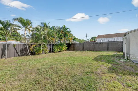 $425,000 | 1011 West Lakewood Road, West Palm Beach, FL 33405