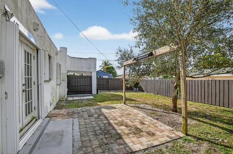 $425,000 | 1011 West Lakewood Road, West Palm Beach, FL 33405