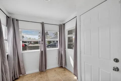 $425,000 | 1011 West Lakewood Road, West Palm Beach, FL 33405