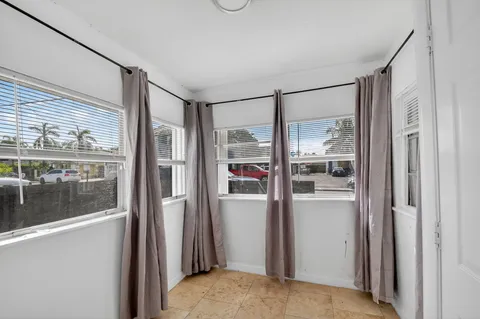 $425,000 | 1011 West Lakewood Road, West Palm Beach, FL 33405